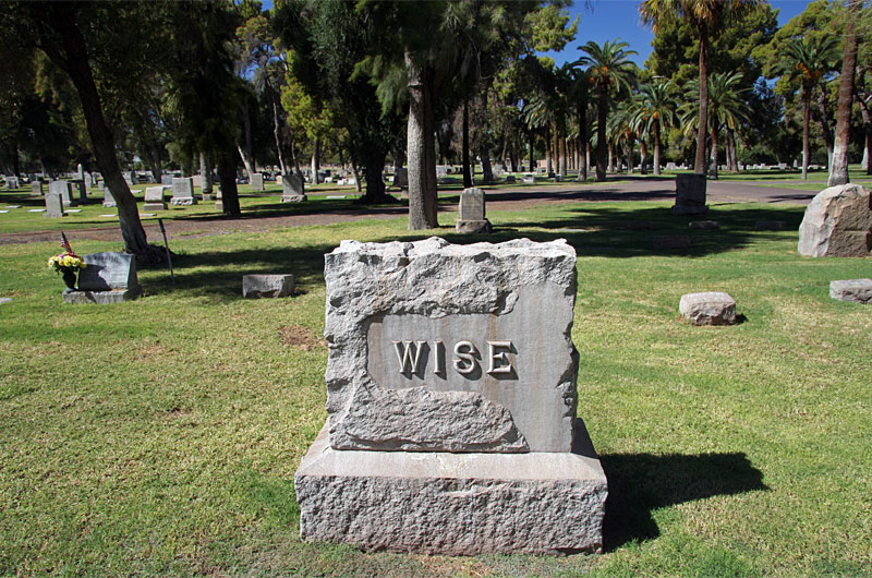 Wise gravestone in Phoenix, Arizona