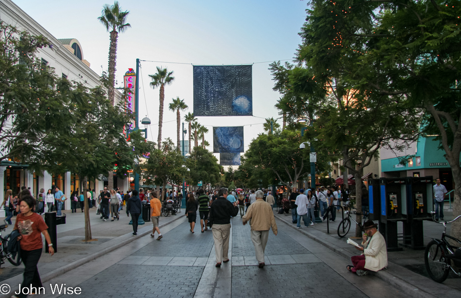 3rd Street Promenade in Santa Monica, California