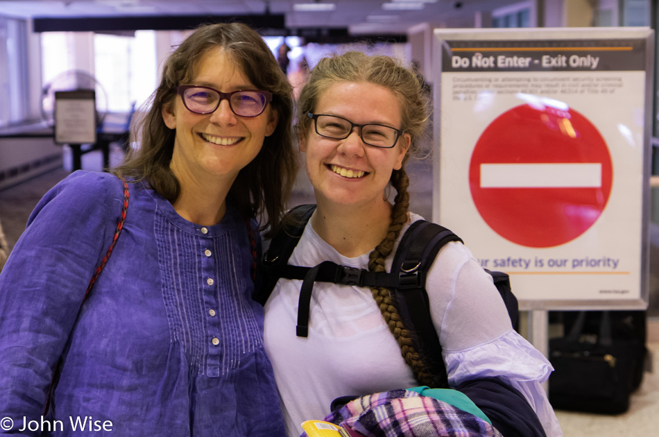 Caroline Wise and Katharina Engelhardt at the Sky Harbor Airport in Arizona