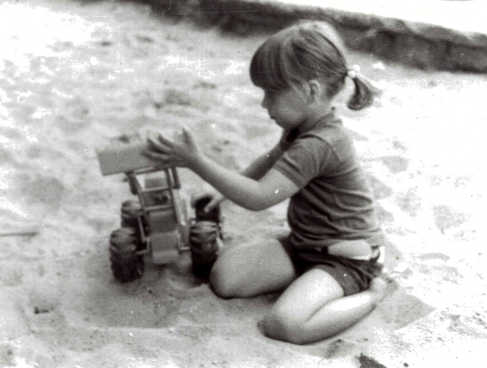 Caroline Engelhardt playing in sandbox Frankfurt Germany