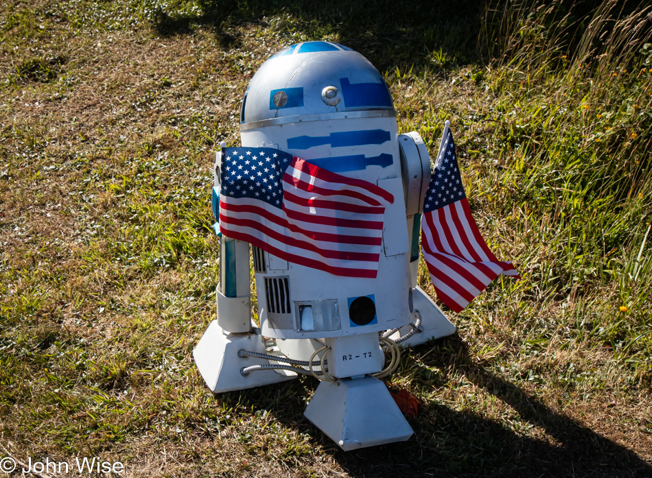 R2D2 on the side of Highway 101 in Oregon