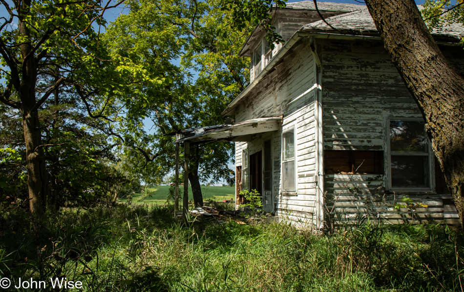 Abandoned house on Iowa Route 16, Iowa