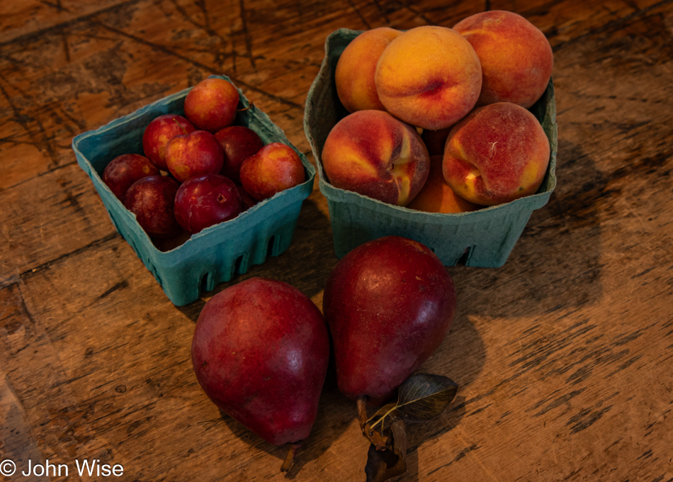 Fruit stand in Warren, Maine